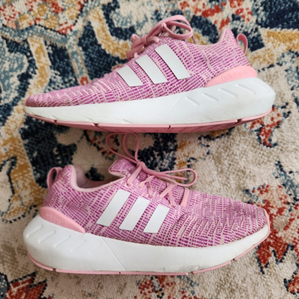 Adidas Girls Swift Run Sneakers Shoes Size 5 Pink